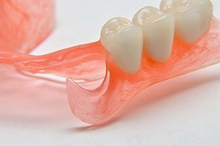 Elastyczne protezy zębowe
